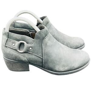 👢 Clarks Grey Leather 6.5 Low Heel Ankle Booties Western Harness Strap Chic